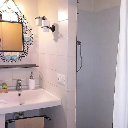 Casa Intera Con Giardino