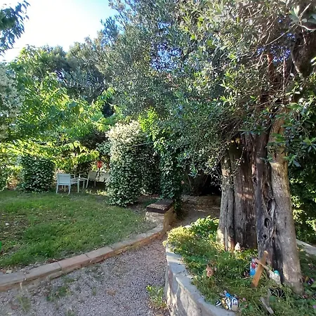 Casa Intera Con Giardino Vakantiehuis